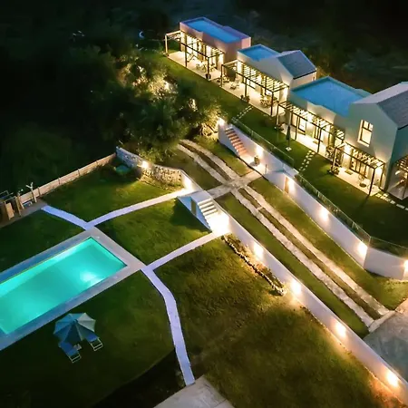 Kumquart Guesthouse, 20 People, Private Pool
