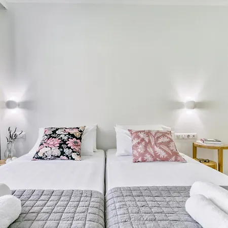 Kumquart Guesthouse, 20 People, Private Pool Tatil Evi Dáfni