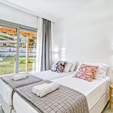 Kumquart Guesthouse, 20 People, Private Pool