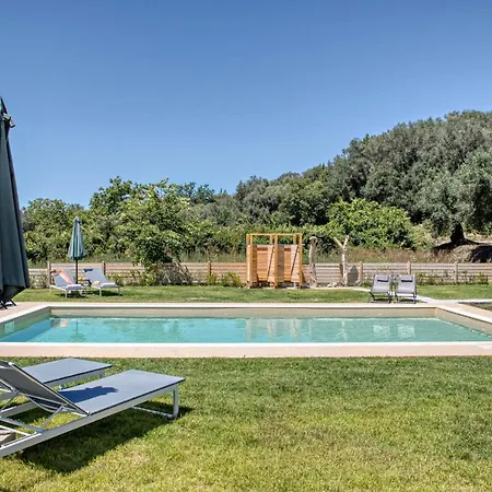 Kumquart Guesthouse, 20 People, Private Pool