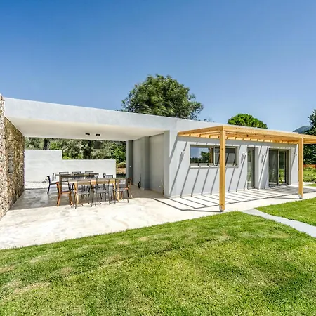 Kumquart Guesthouse, 20 People, Private Pool