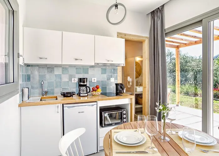 Kumquart Guesthouse, 20 People, Private Pool 펜션 Dáfni