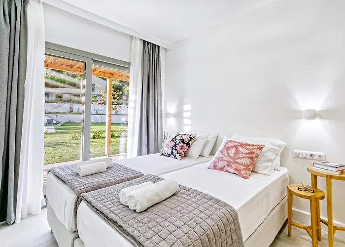 Kumquart Guesthouse, 20 People, Private Pool