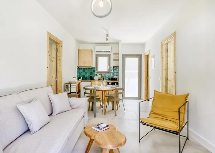 Kumquart Guesthouse, 20 People, Private Pool