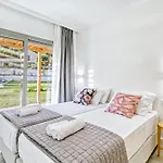 Kumquart Guesthouse, 20 People, Private Pool
