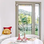 Kumquart Guesthouse, 20 People, Private Pool Dáfni