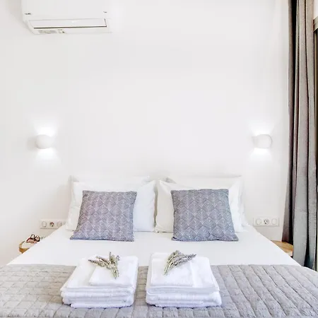 Dom wakacyjny Kumquart Guesthouse, 20 People, Private Pool